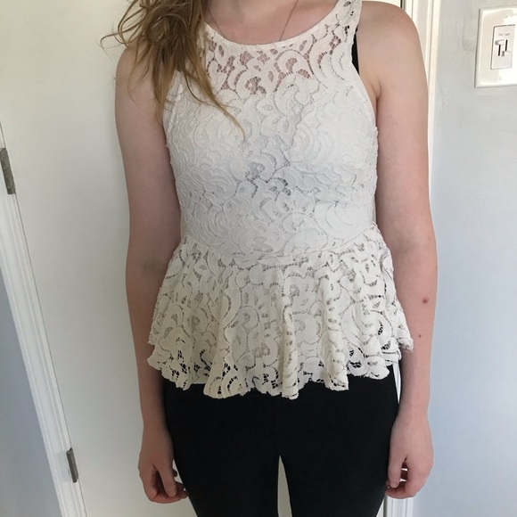 No sleeve crochet top - Picture 3 of 3